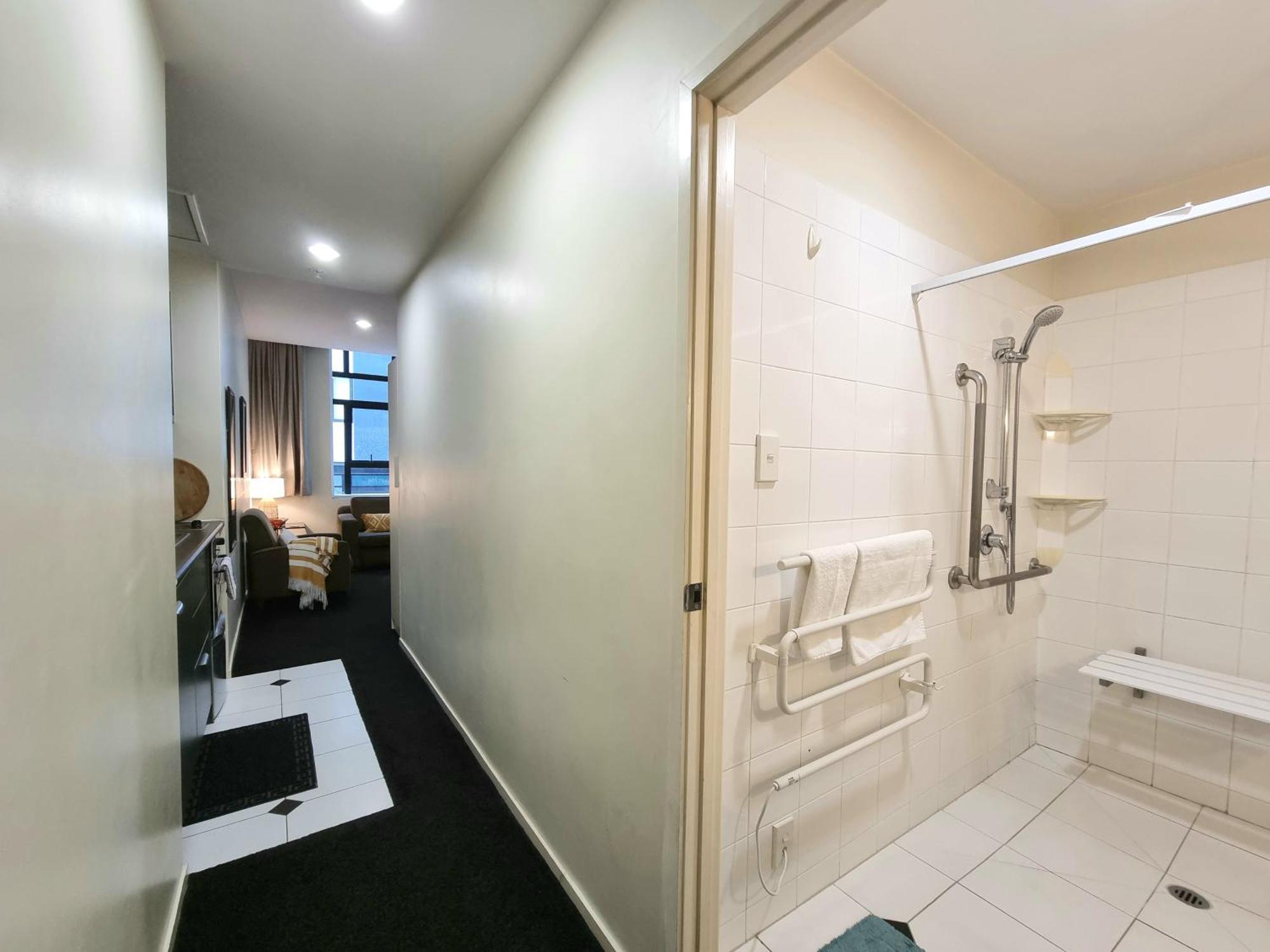 Urban Deco Apartment On Queen Street Auckland Habitación foto