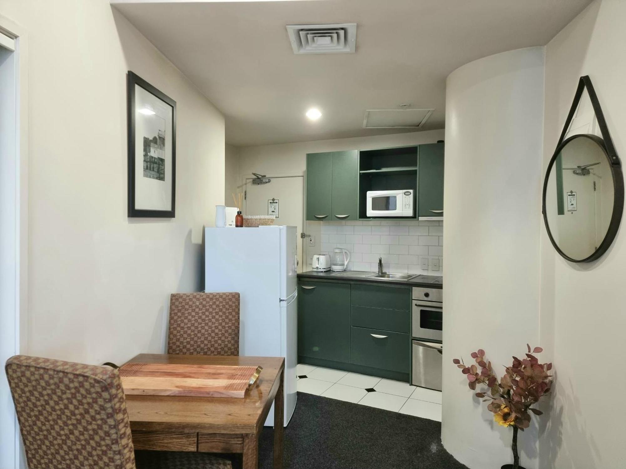 Urban Deco Apartment On Queen Street Auckland Habitación foto