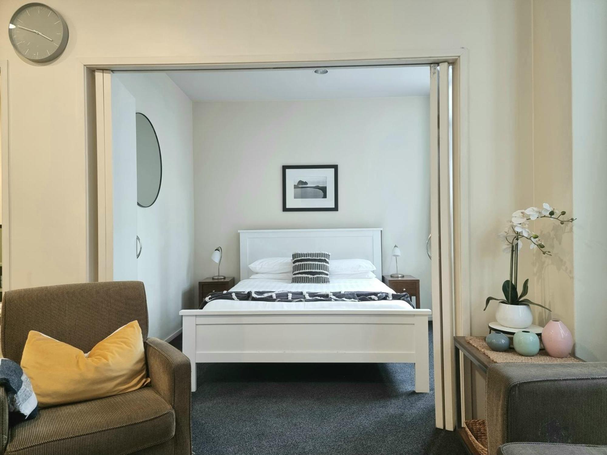 Urban Deco Apartment On Queen Street Auckland Habitación foto