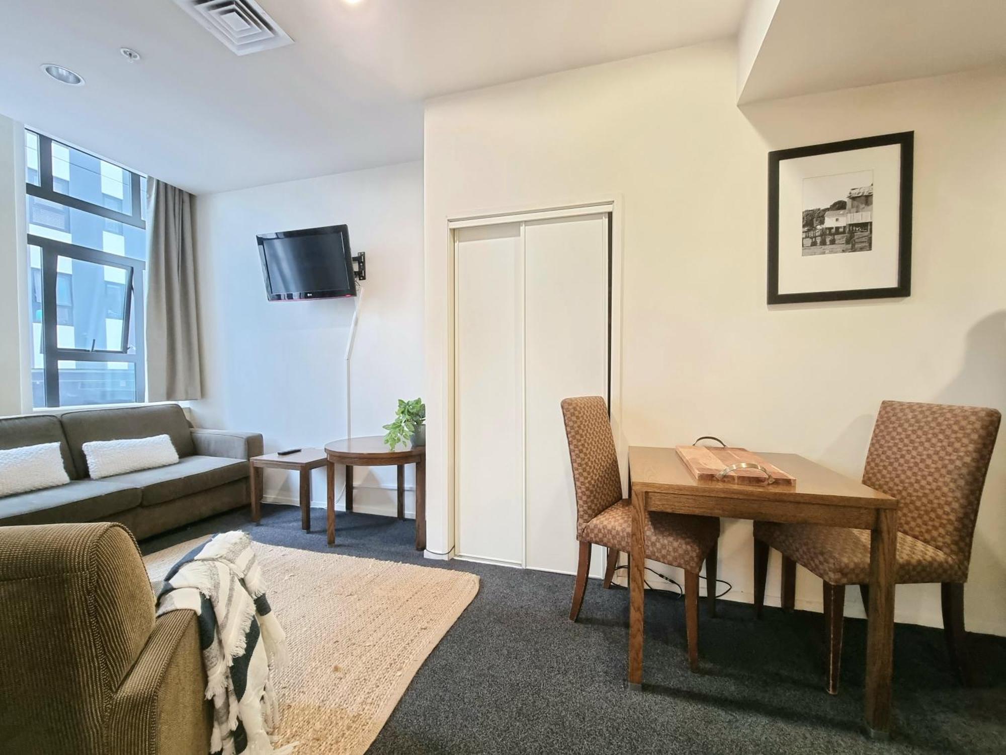 Urban Deco Apartment On Queen Street Auckland Habitación foto