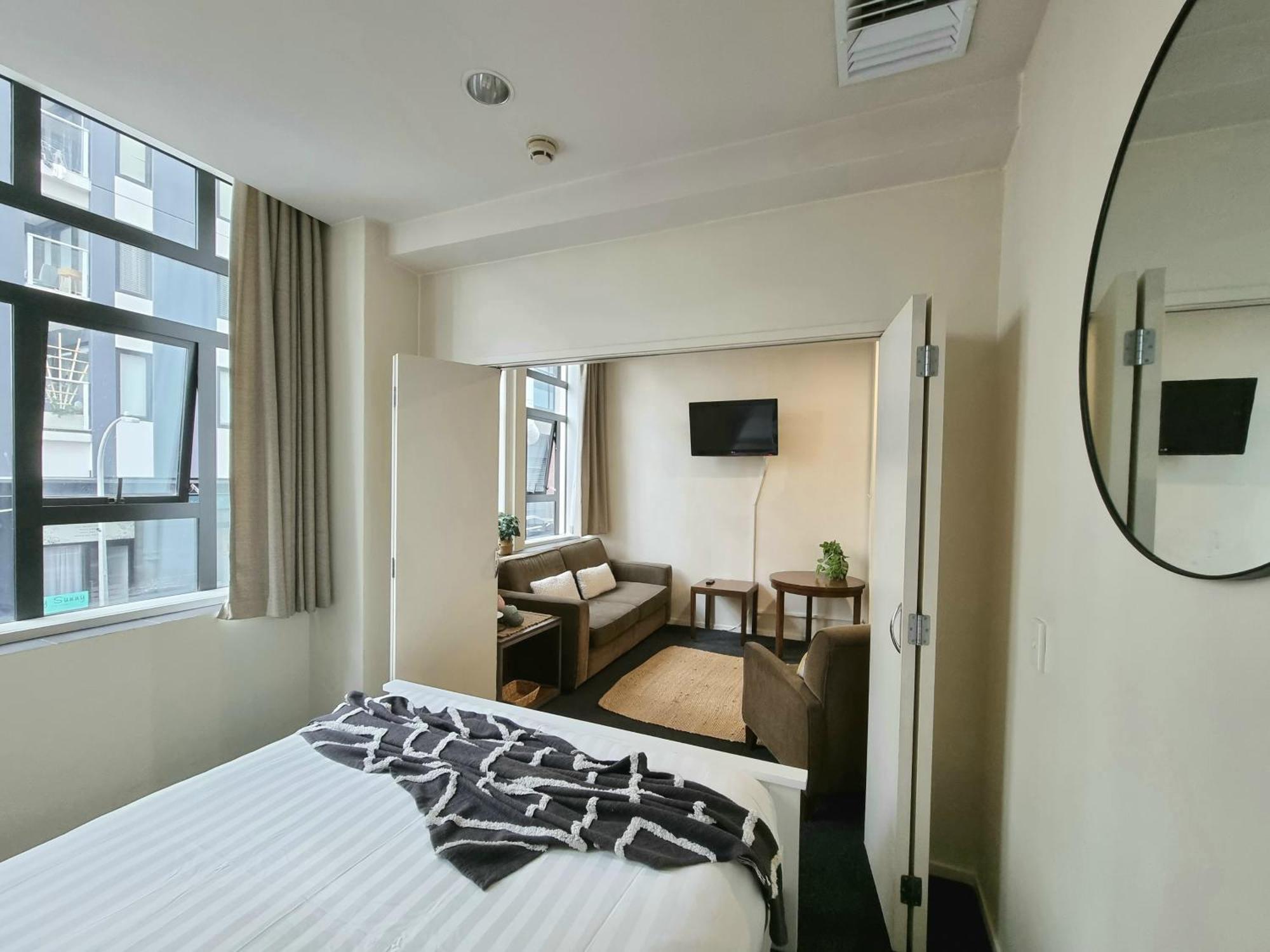 Urban Deco Apartment On Queen Street Auckland Habitación foto