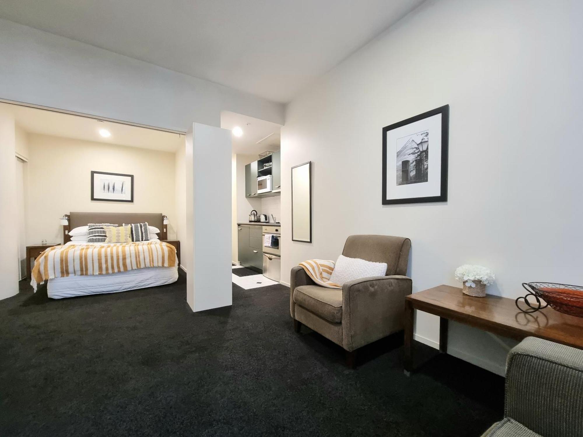 Urban Deco Apartment On Queen Street Auckland Habitación foto