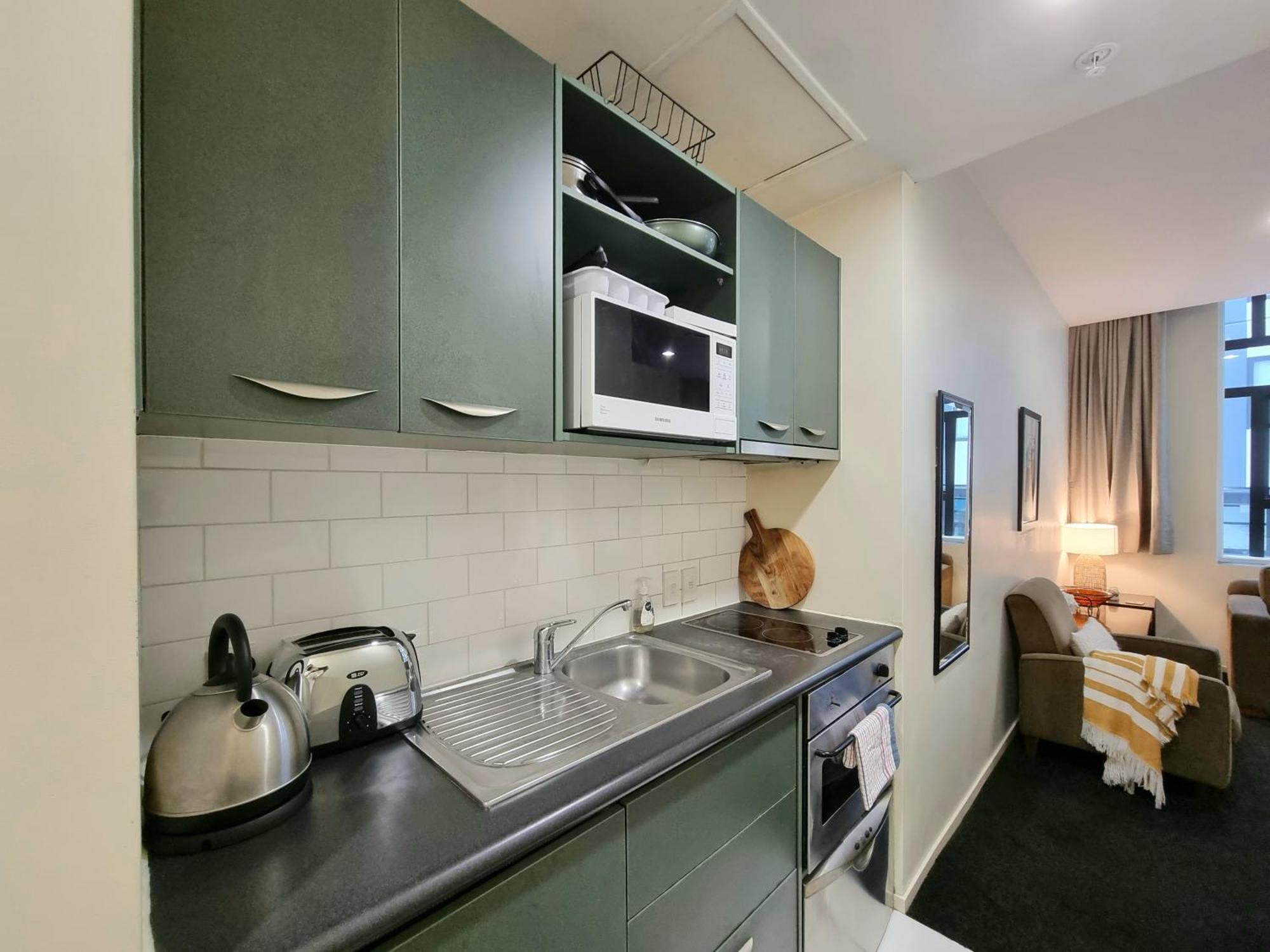 Urban Deco Apartment On Queen Street Auckland Habitación foto